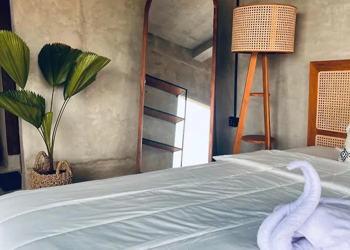Salty Prana Retreat Center Guest house Uluwatu (Bali)